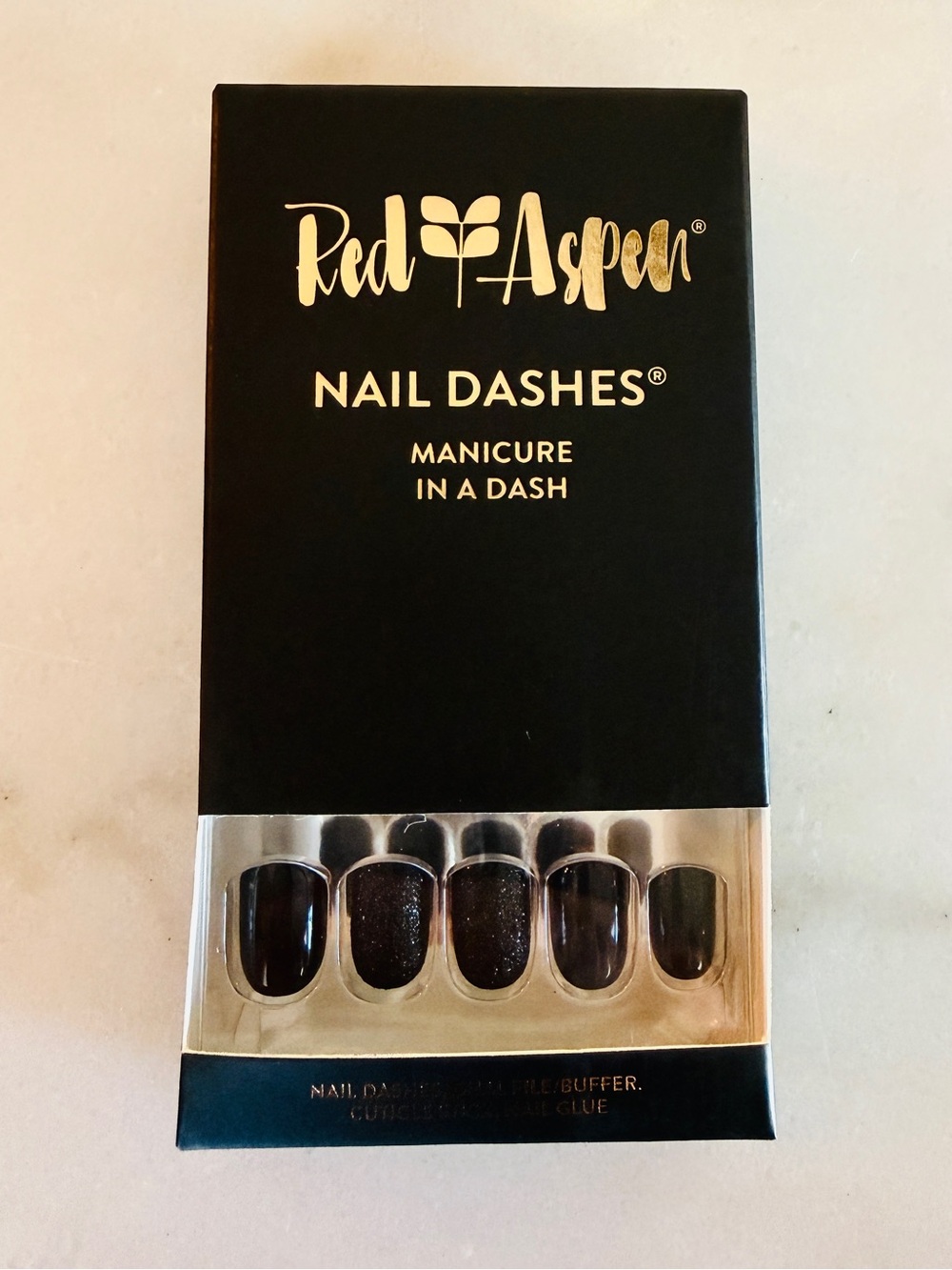 Red Aspen Nail Dashes – Black Press-On Manicure